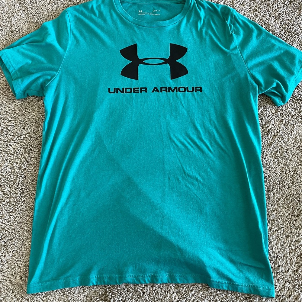 Under Armour tshirt
